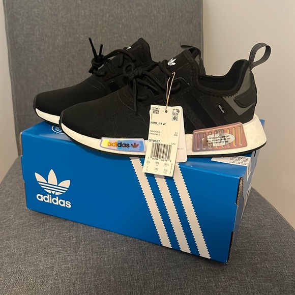 NMD R1 - Picture 1 of 3